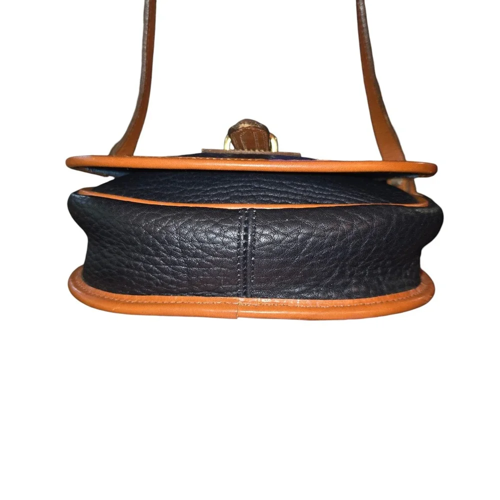 Dooney & Bourke VTG Over Under Marble Bag 7X6X2 Navy & Tan‎ All Weather Leather